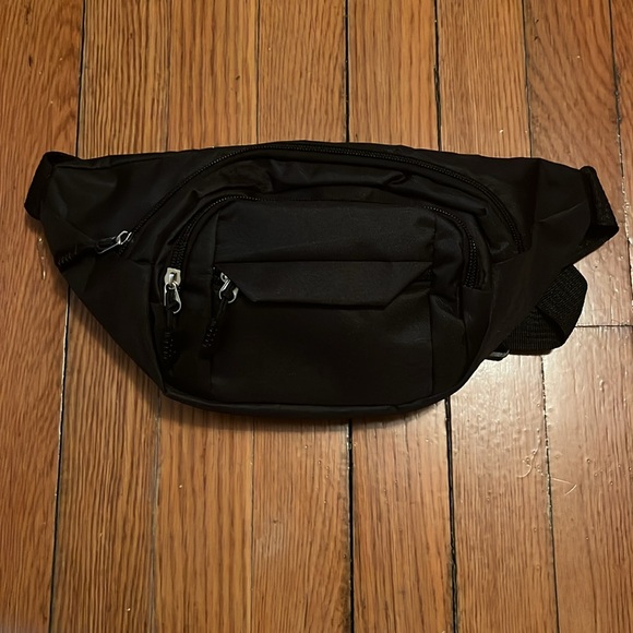 NWOT Bum Bag 🖤 Giftable - Picture 4 of 9